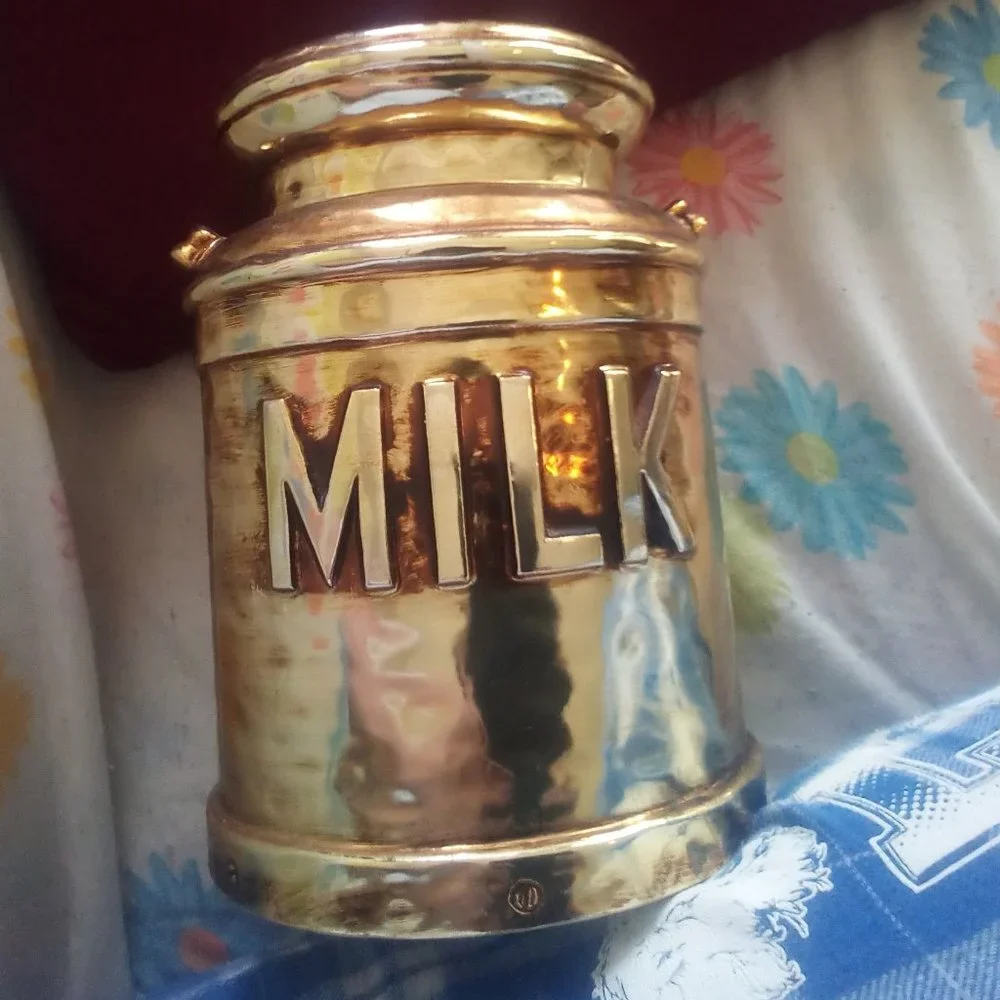👵EUC GOLD  Vintage Surrey flowers and gifts MILK JUG